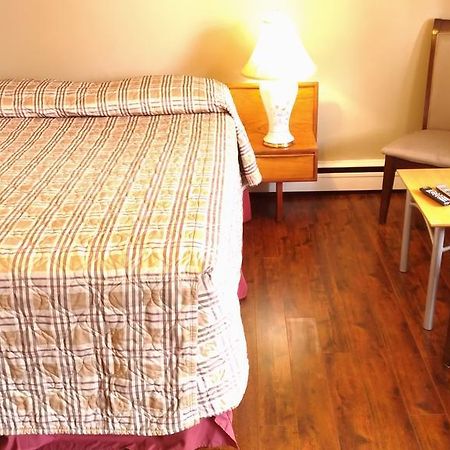 Maple Leaf Motel Delhi エクステリア 写真